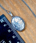 Vintage SILVER Oval LOCKET - with Gold Flowers on 17" Chain - 5g