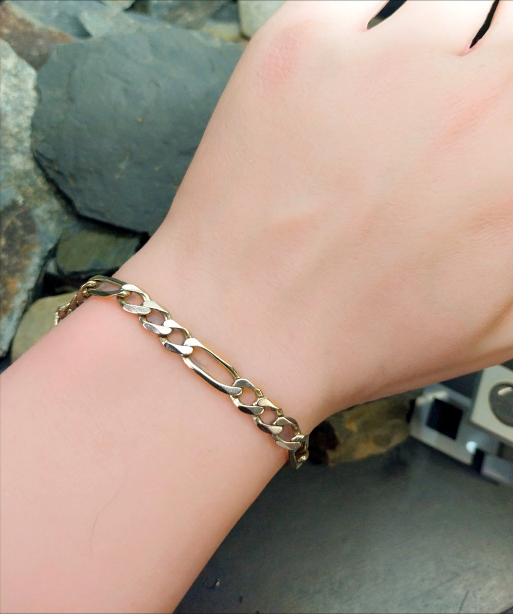 9ct GOLD CURB LINK Bracelet length 21.5cm, 6mm wide - 9g