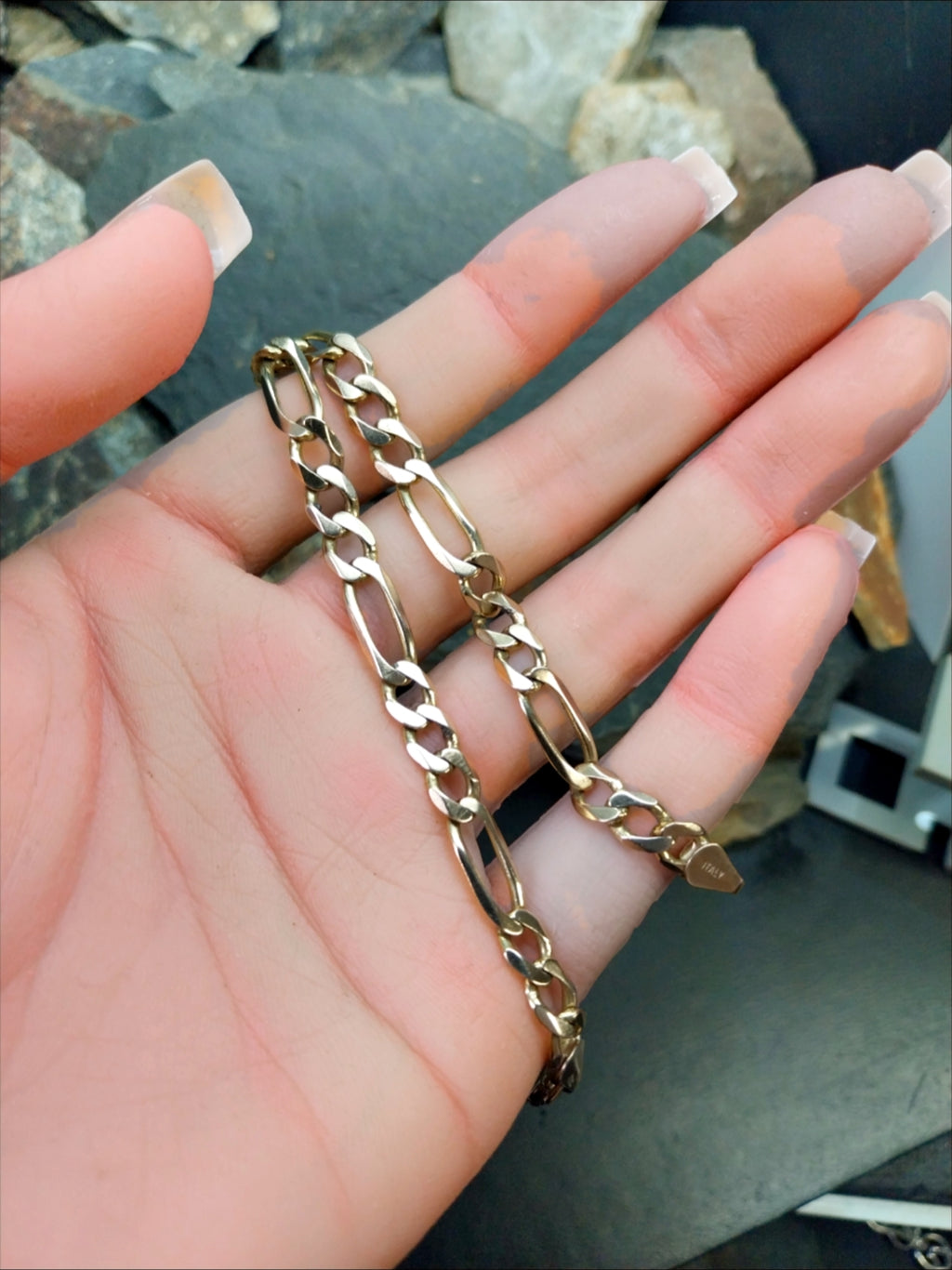 9ct GOLD CURB LINK Bracelet length 21.5cm, 6mm wide - 9g