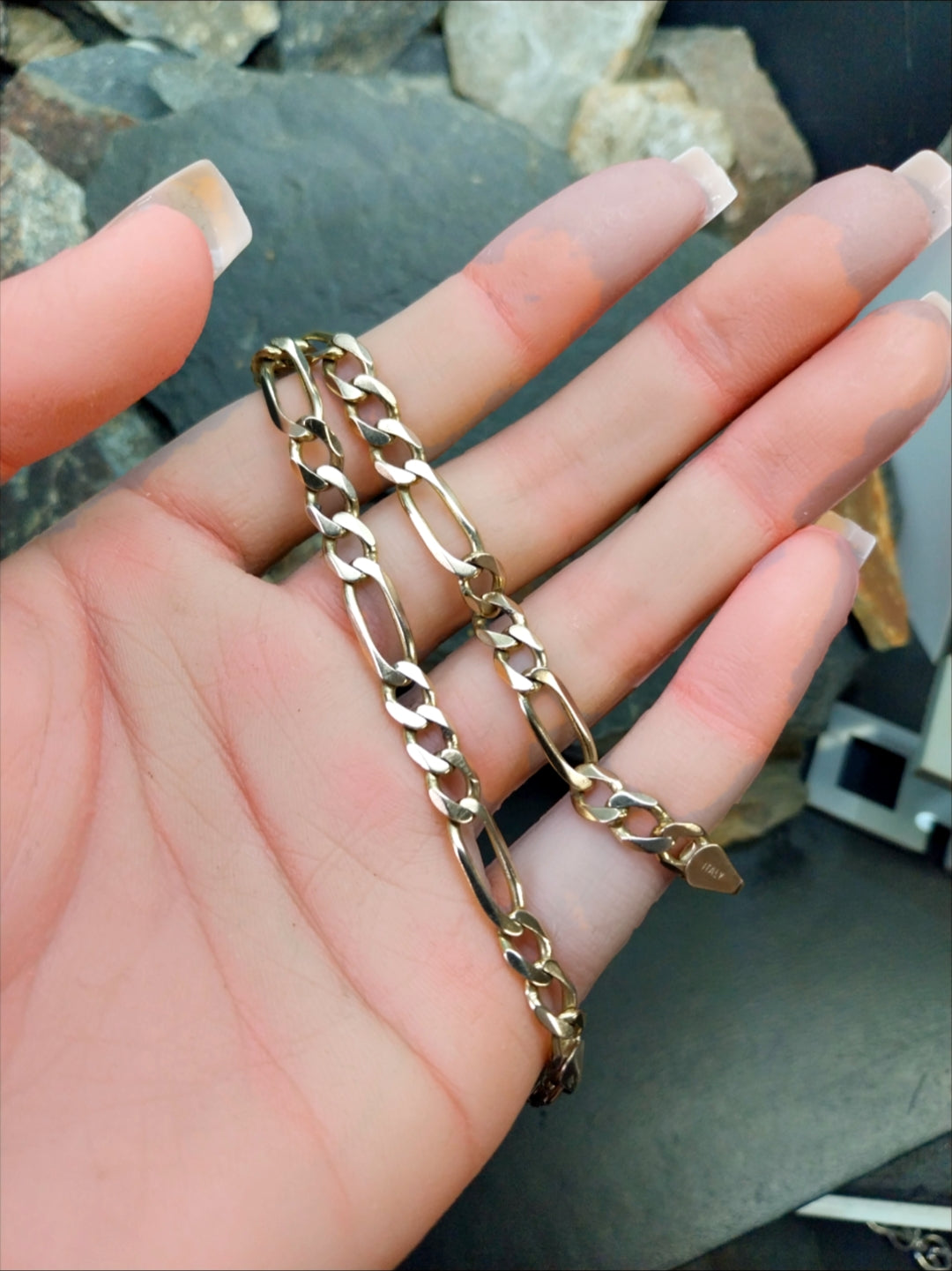 9ct GOLD CURB LINK Bracelet length 21.5cm, 6mm wide - 9g