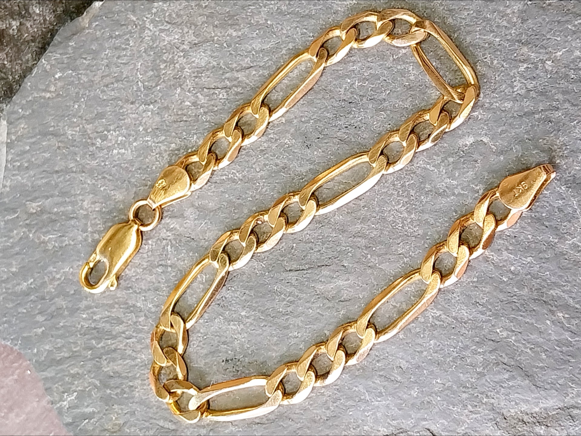 9ct GOLD CURB LINK Bracelet length 21.5cm, 6mm wide - 9g