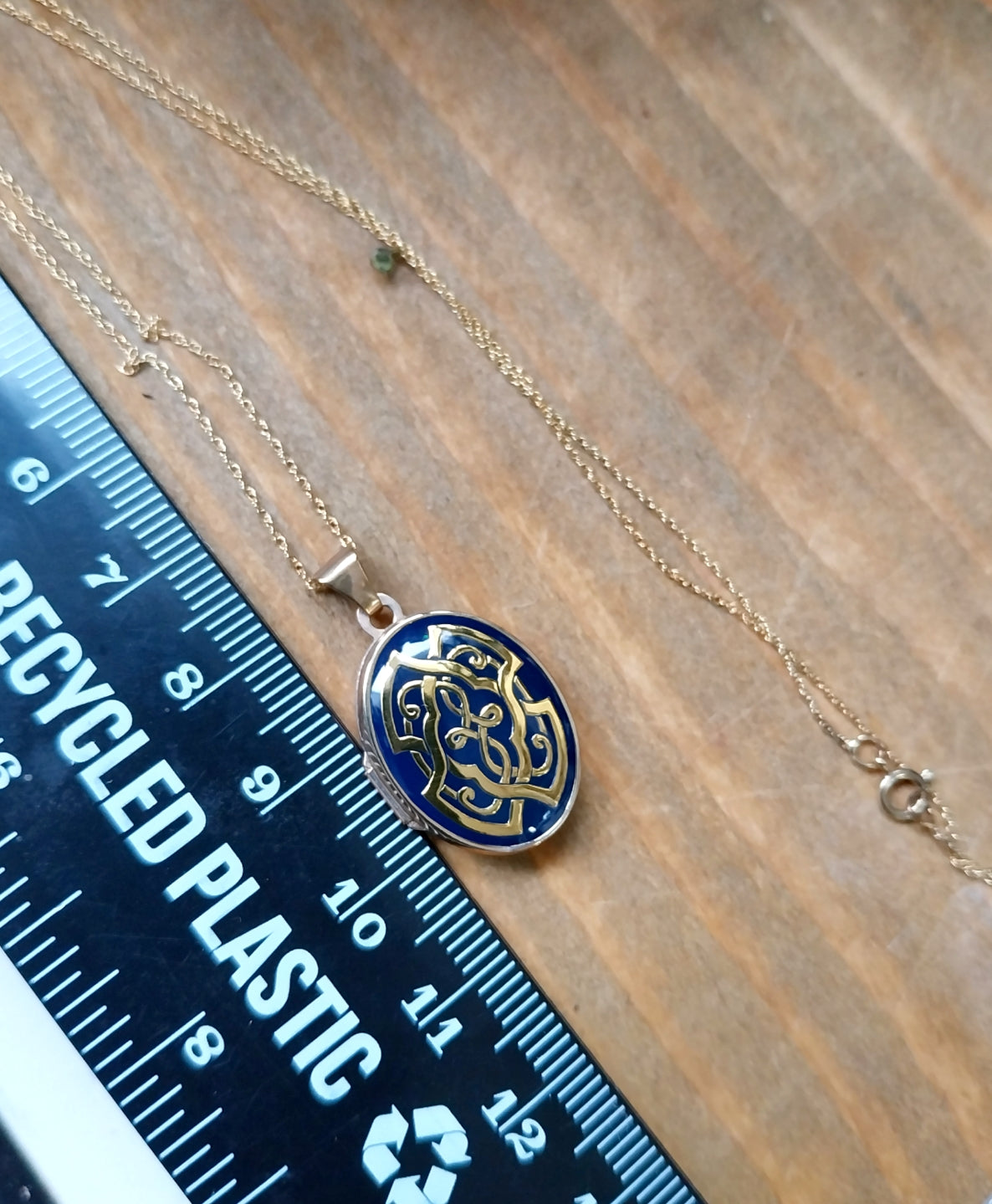 9ct GOLD and BLUE ENAMEL Celtic Locket Necklace & 18" Chain - 2.7g