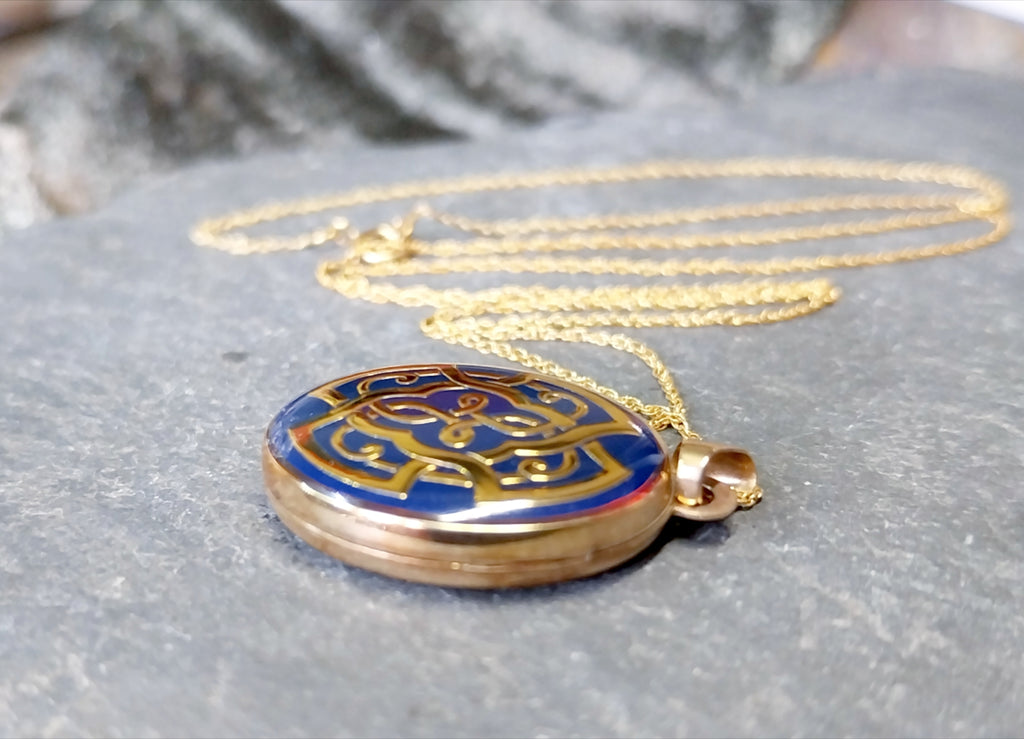 9ct GOLD and BLUE ENAMEL Celtic Locket Necklace & 18" Chain - 2.7g