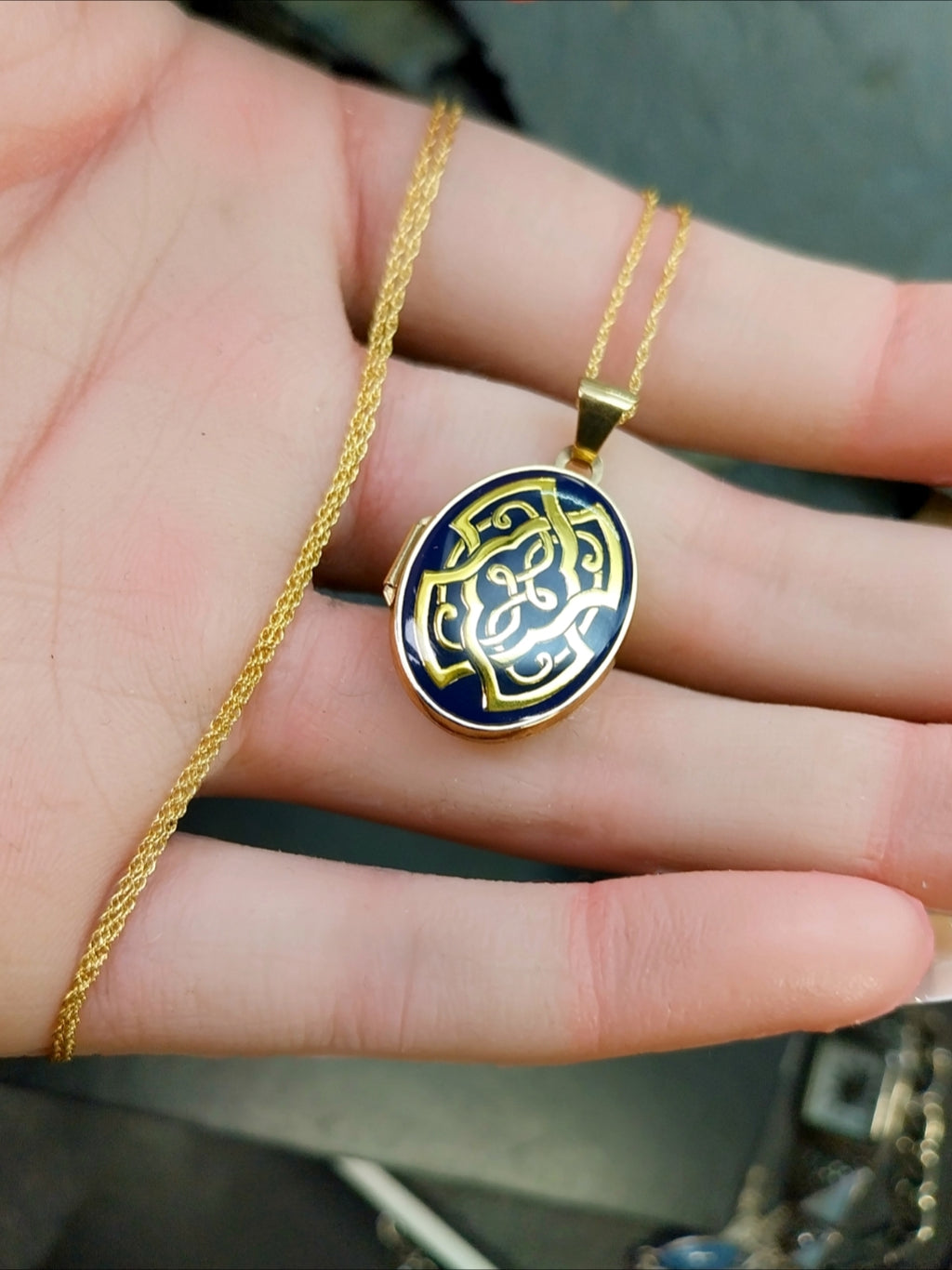 9ct GOLD and BLUE ENAMEL Celtic Locket Necklace & 18" Chain - 2.7g