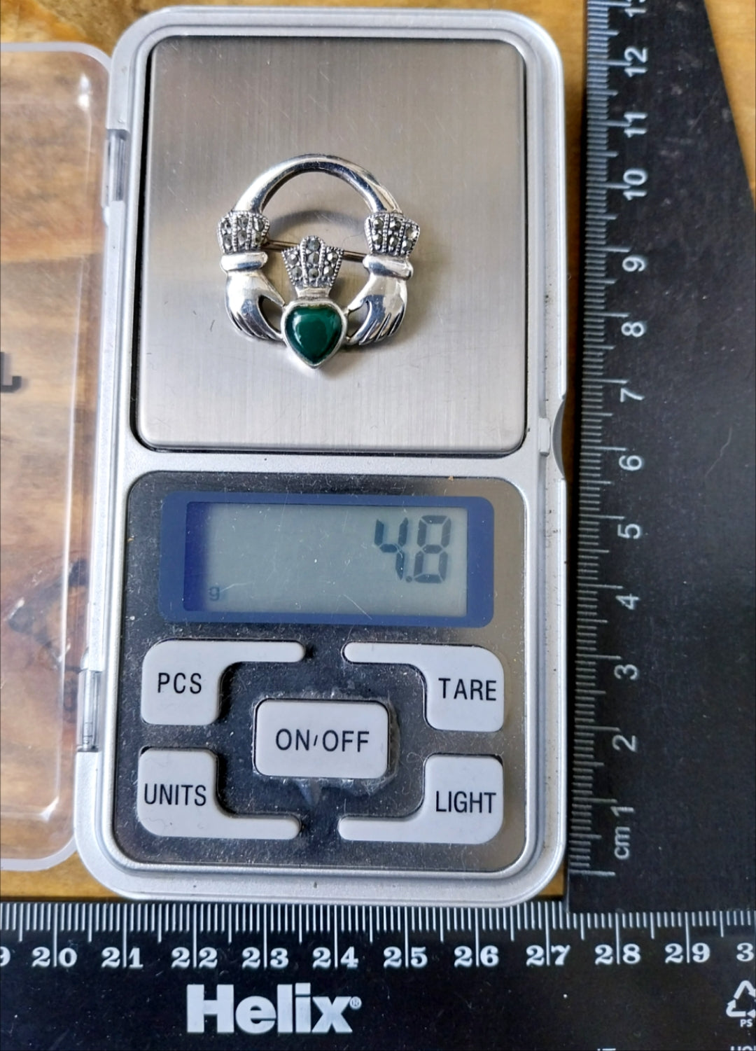 Vintage Sterling Silver Claddagh Brooch & Green Stone - 4.8g