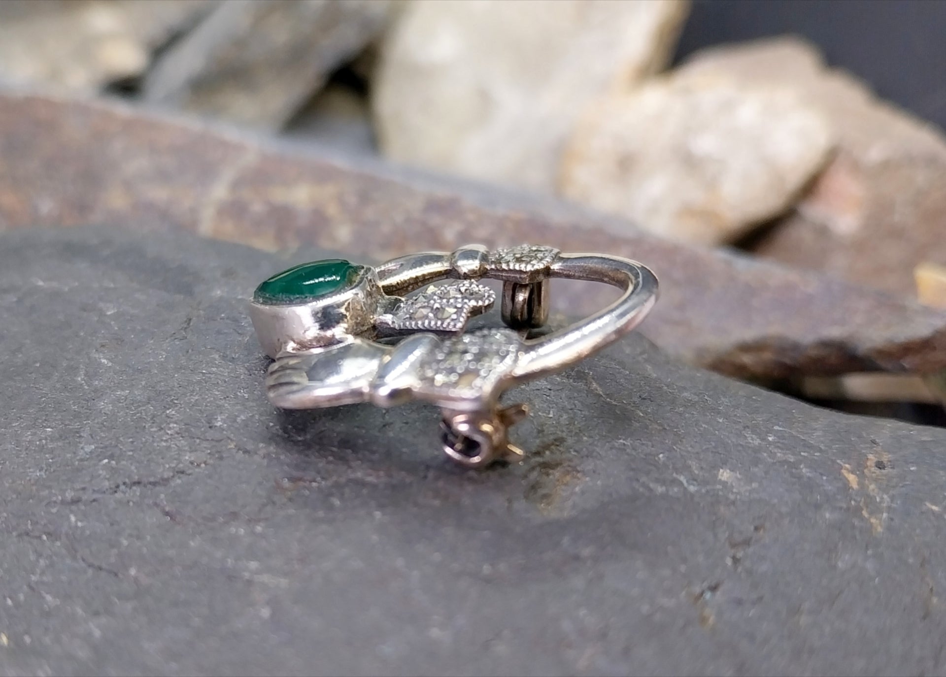 Vintage Sterling Silver Claddagh Brooch & Green Stone - 4.8g