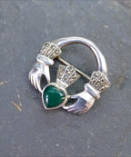 Vintage Sterling Silver Claddagh Brooch & Green Stone - 4.8g