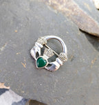 Vintage Sterling Silver Claddagh Brooch & Green Stone - 4.8g