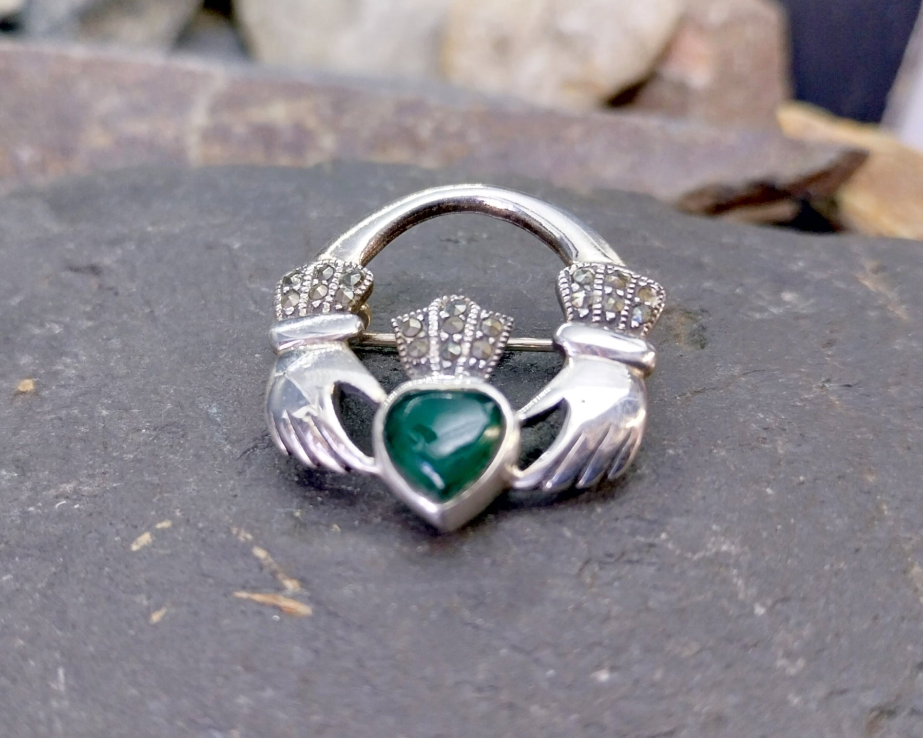 Vintage Sterling Silver Claddagh Brooch & Green Stone - 4.8g