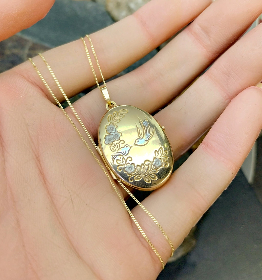 Vintage 9ct GOLD LOCKET with White Swallow Birds on 18" Gold Chain - 4.1g
