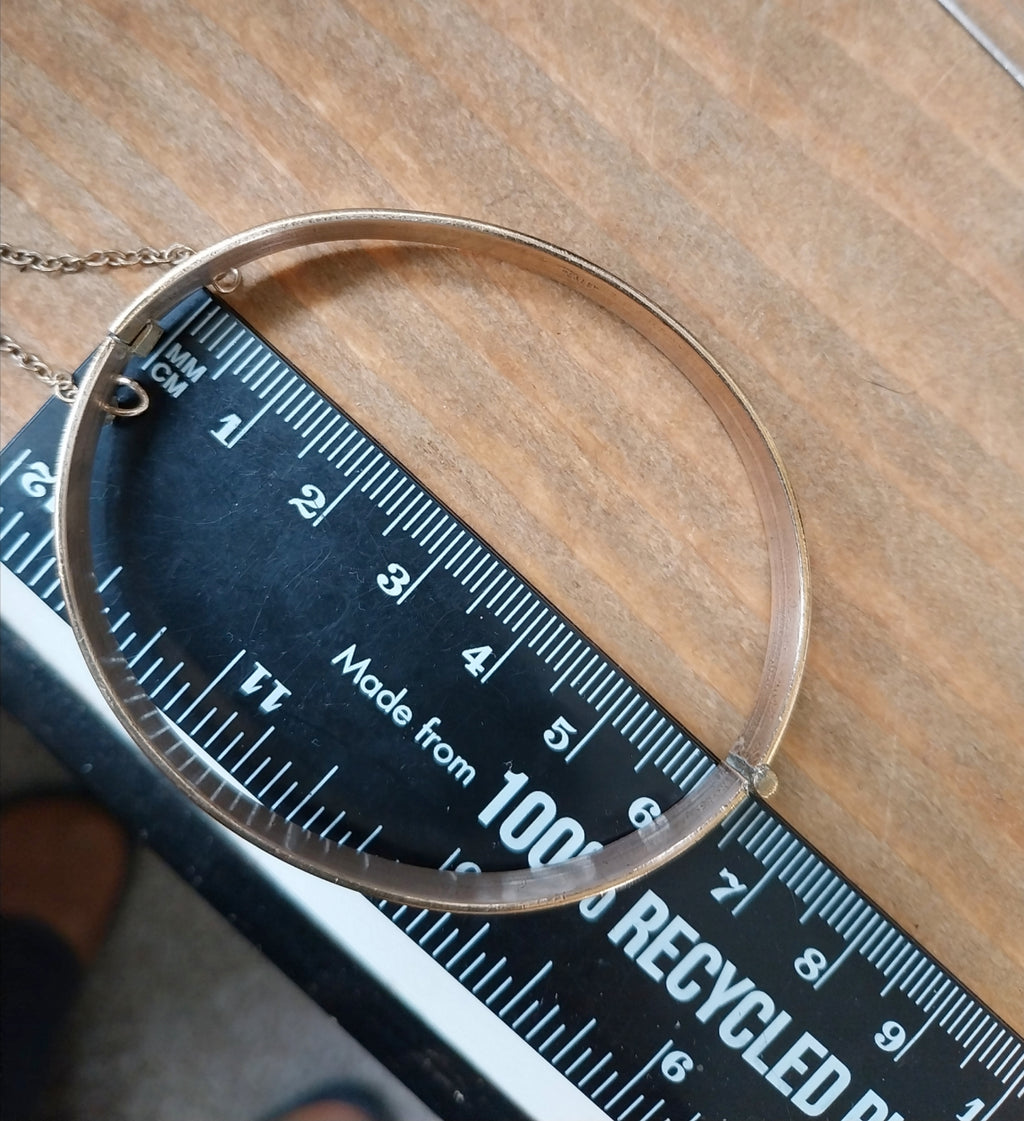 Vintage 9ct Rolled GOLD BANGLE - Diamond Design with Safety Chain - 12g