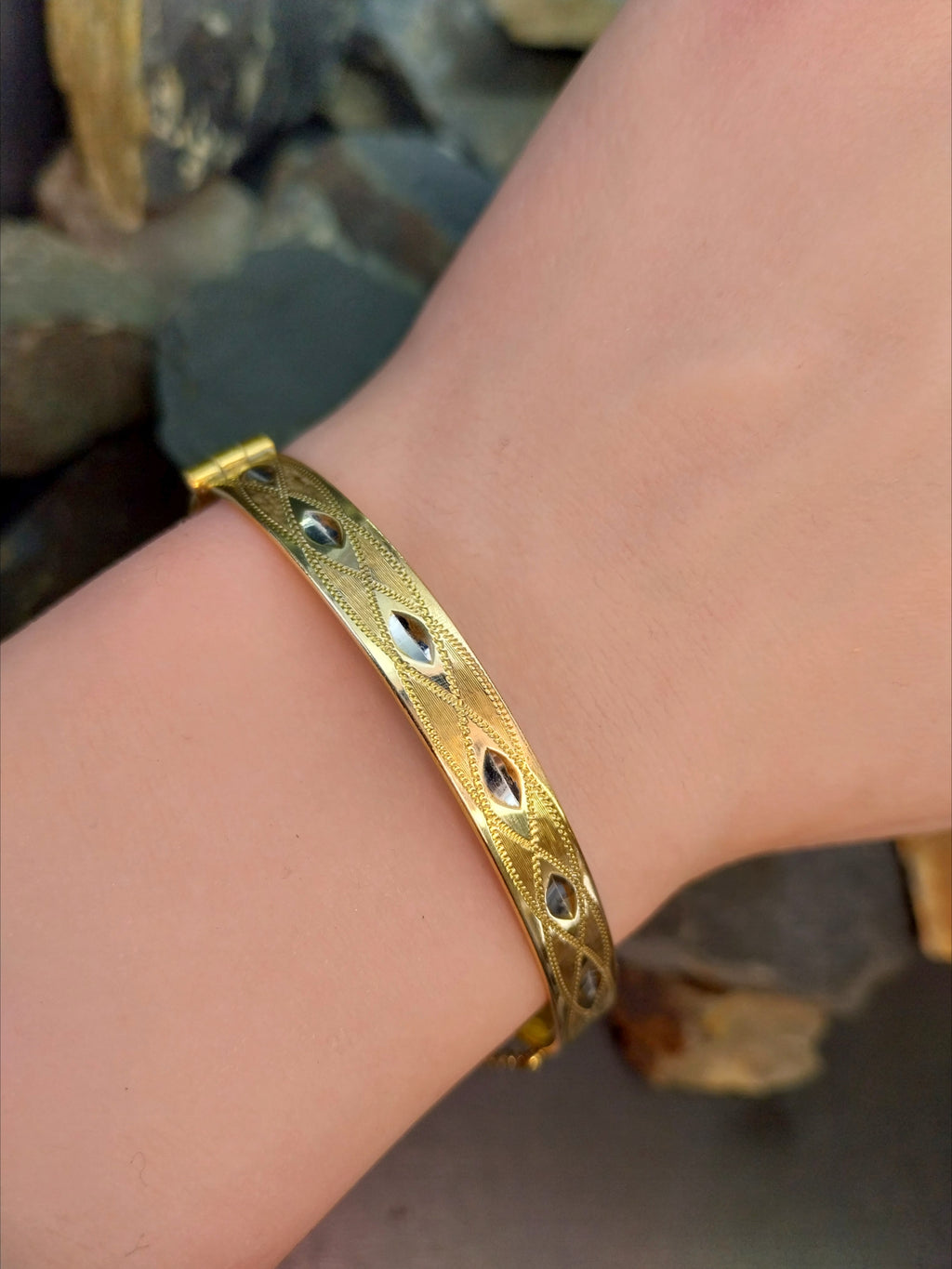 Vintage 9ct Rolled GOLD BANGLE - Diamond Design with Safety Chain - 12g