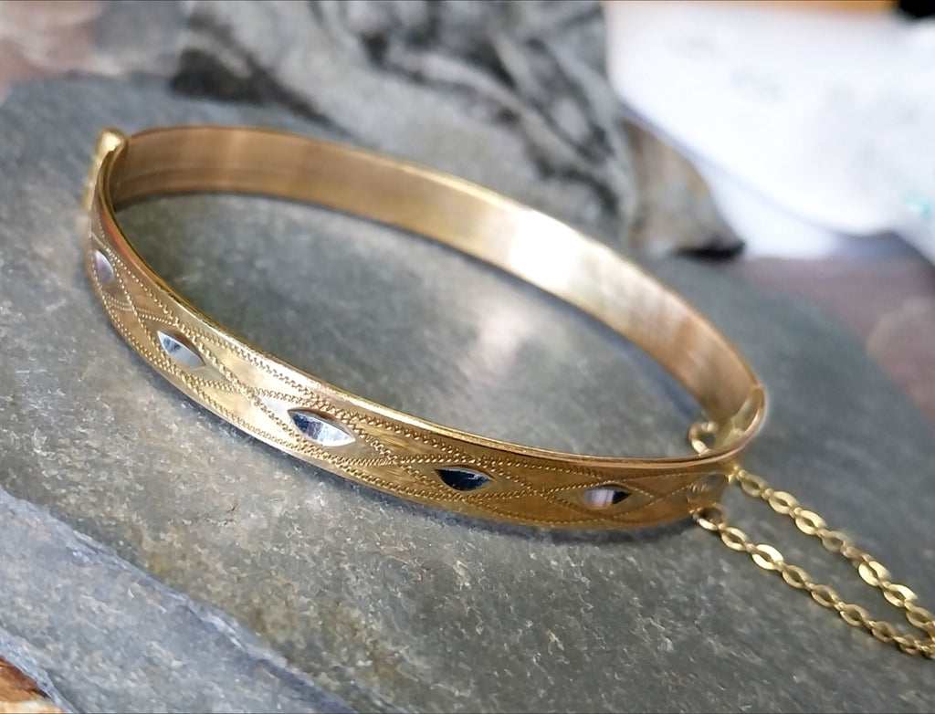 Vintage 9ct Rolled GOLD BANGLE - Diamond Design with Safety Chain - 12g