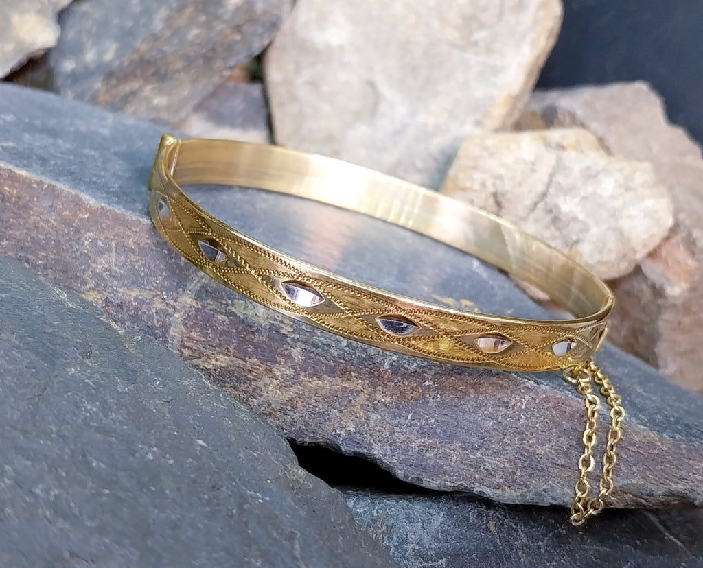 Vintage 9ct Rolled GOLD BANGLE - Diamond Design with Safety Chain - 12g