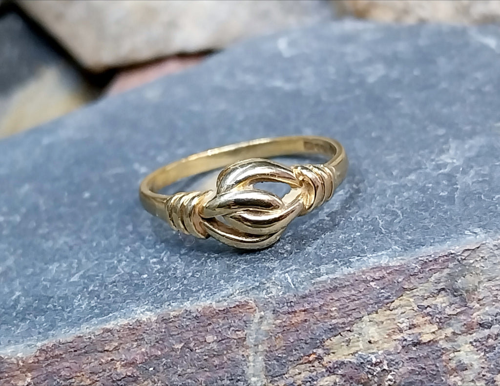 9ct GOLD CELTIC Fede Ring - uk size M 1/2 (us 6.5) - 1.5g