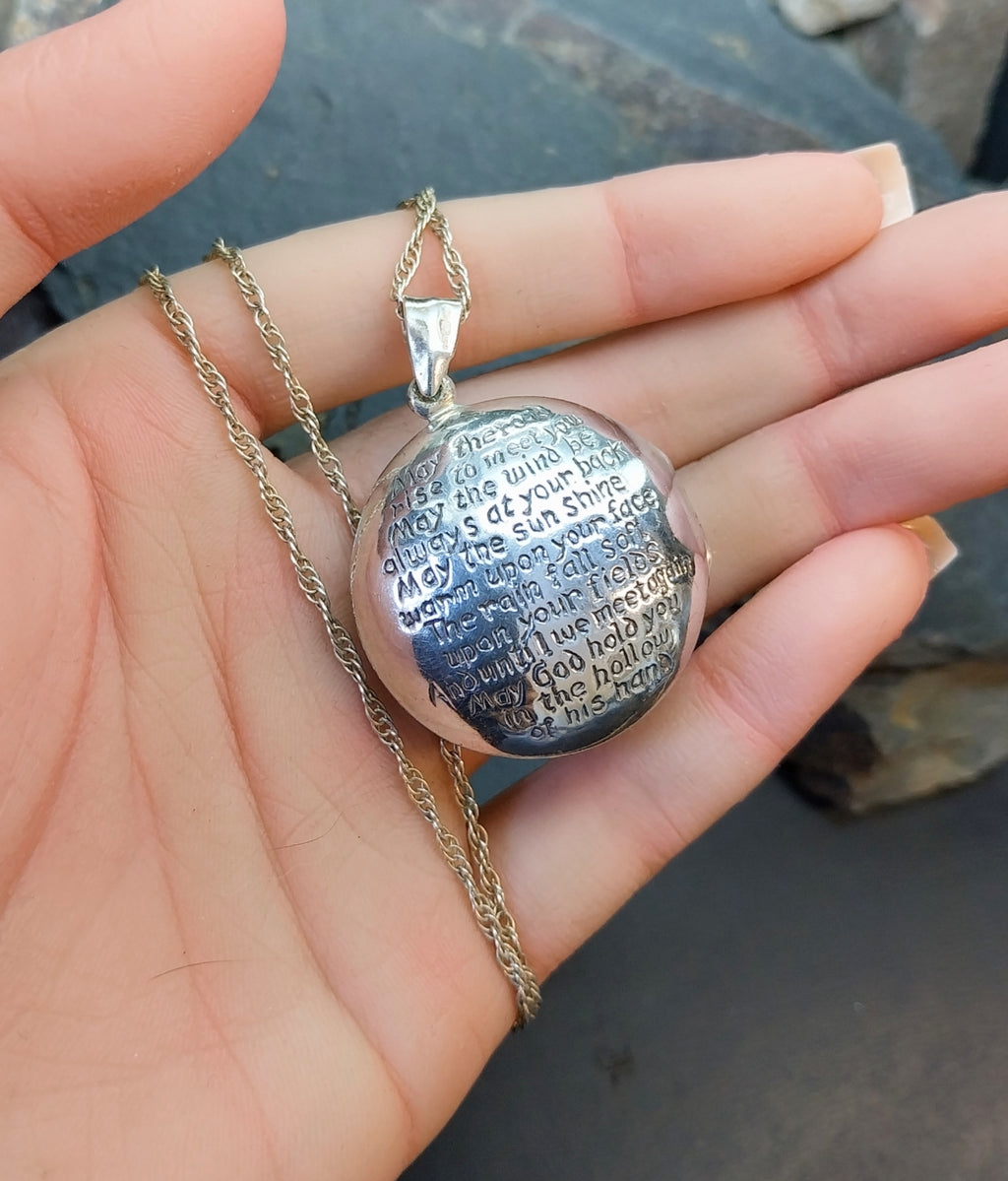 Large Silver Circular CELTIC LOCKET with Verse on 24" Chain - 15.2g