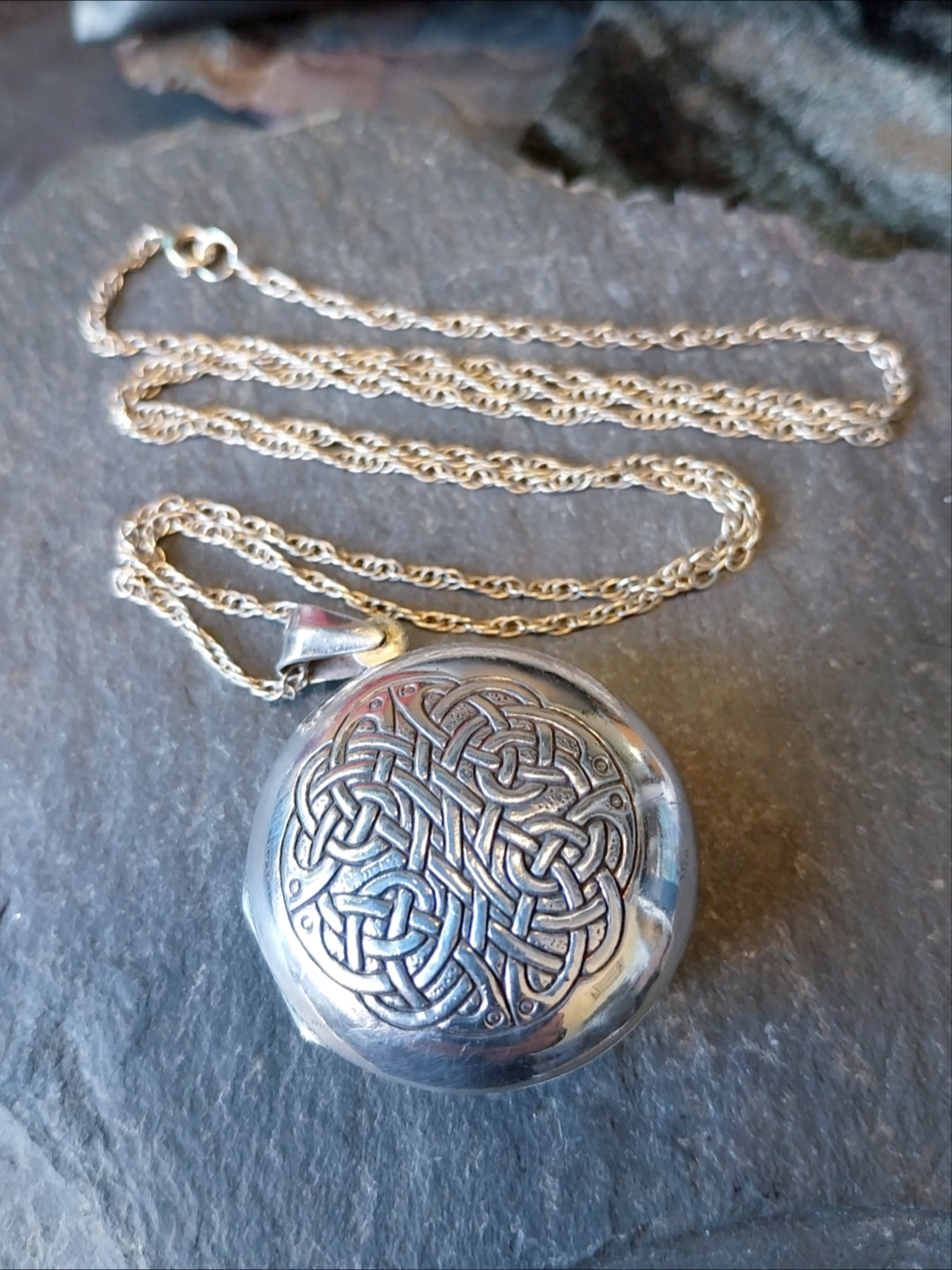 Large Silver Circular CELTIC LOCKET with Verse on 24" Chain - 15.2g