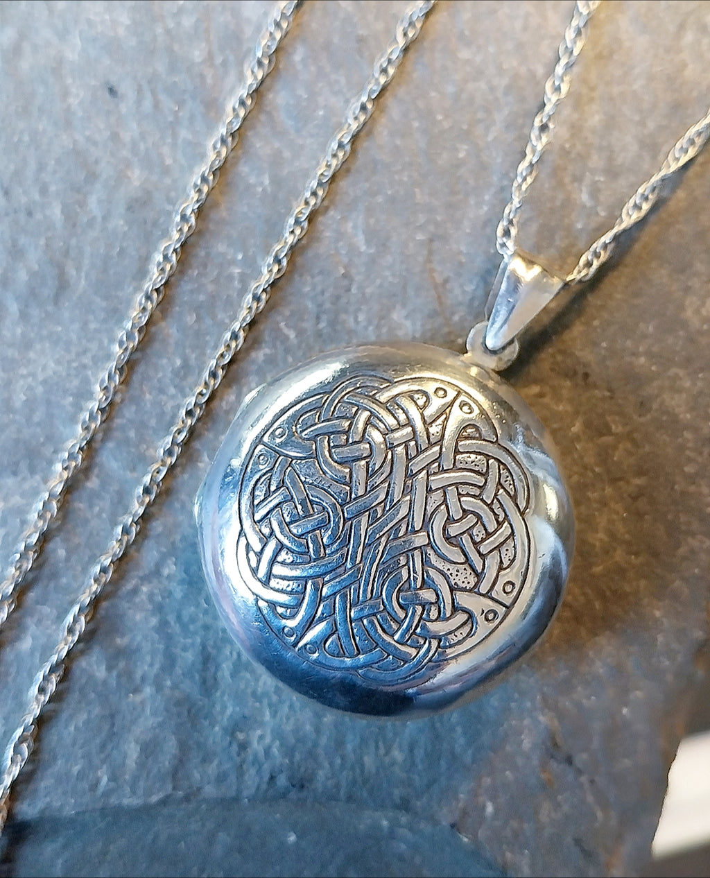 Large Silver Circular CELTIC LOCKET with Verse on 24" Chain - 15.2g