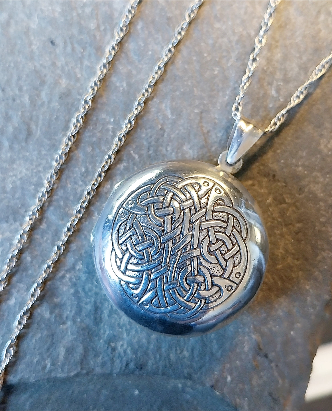 Large Silver Circular CELTIC LOCKET with Verse on 24" Chain - 15.2g