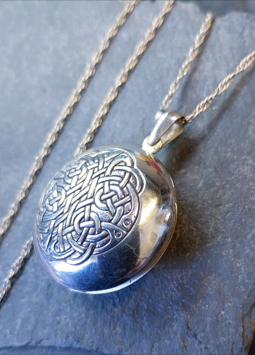 Large Silver Circular CELTIC LOCKET with Verse on 24" Chain - 15.2g