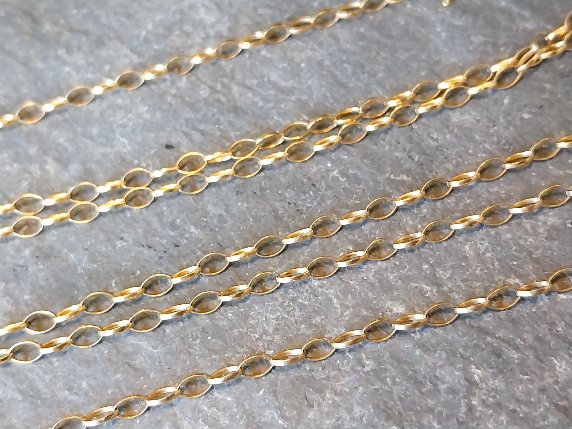 9ct GOLD BELCHER Chain Necklace, 23" Long  Hallmarked - 2.7g