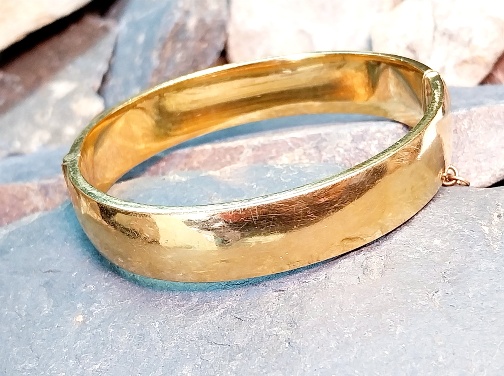 Vintage 9ct Rolled GOLD BANGLE BRACELET with Safety Chain -  18.9g