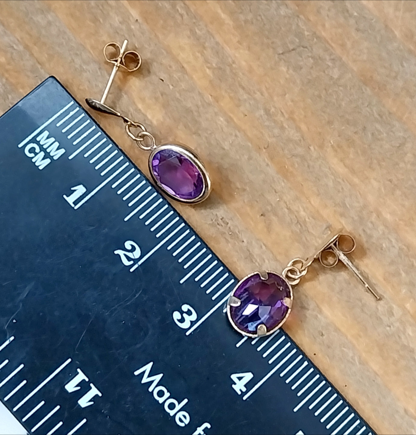 9ct GOLD Classic Amethyst Drop EARRINGS - 1.2g