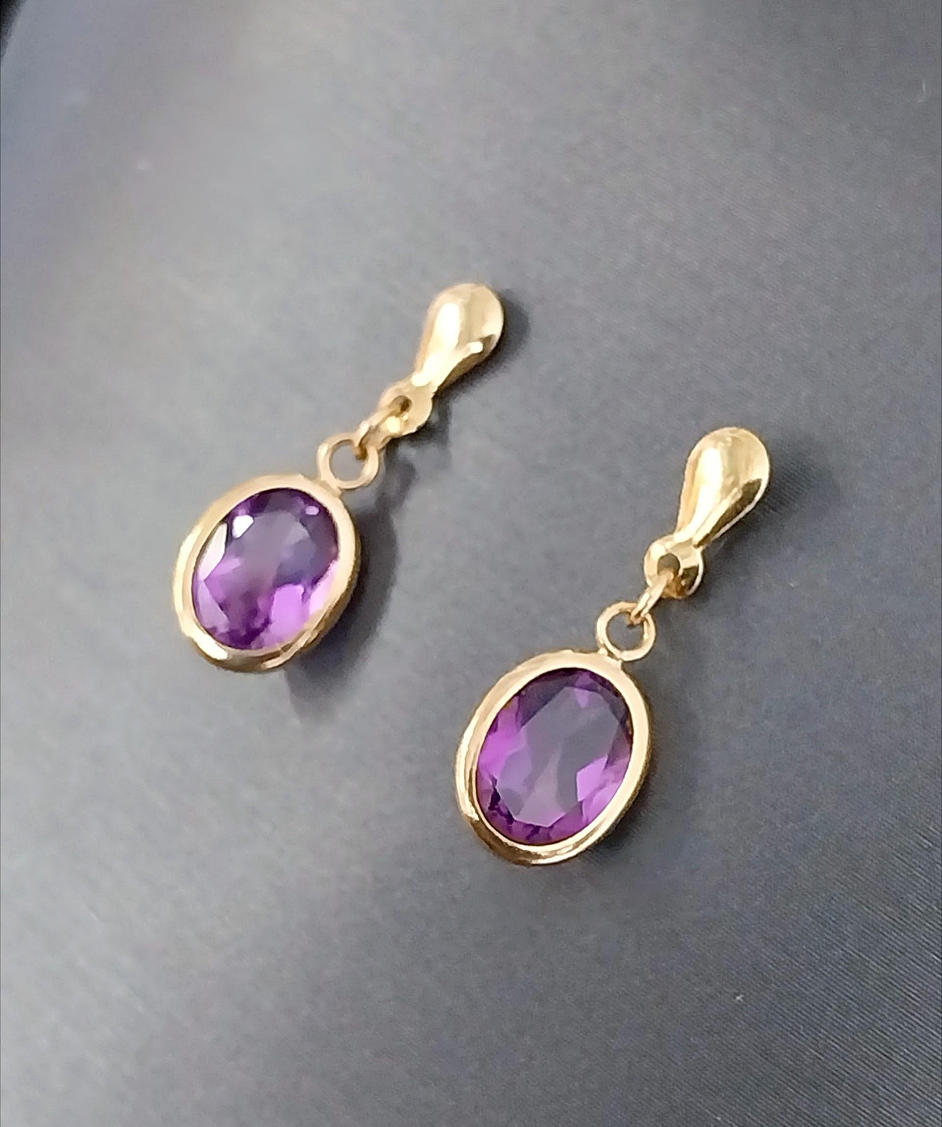 9ct GOLD Classic Amethyst Drop EARRINGS - 1.2g