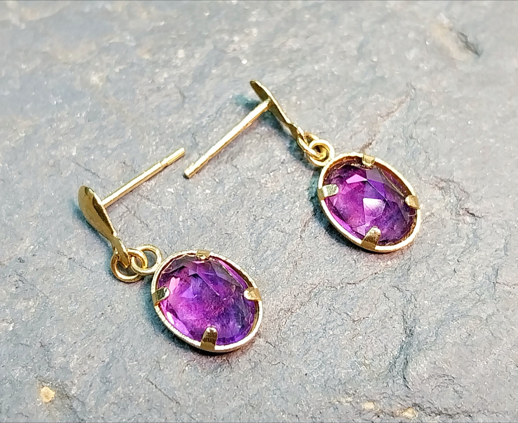9ct GOLD Classic Amethyst Drop EARRINGS - 1.2g