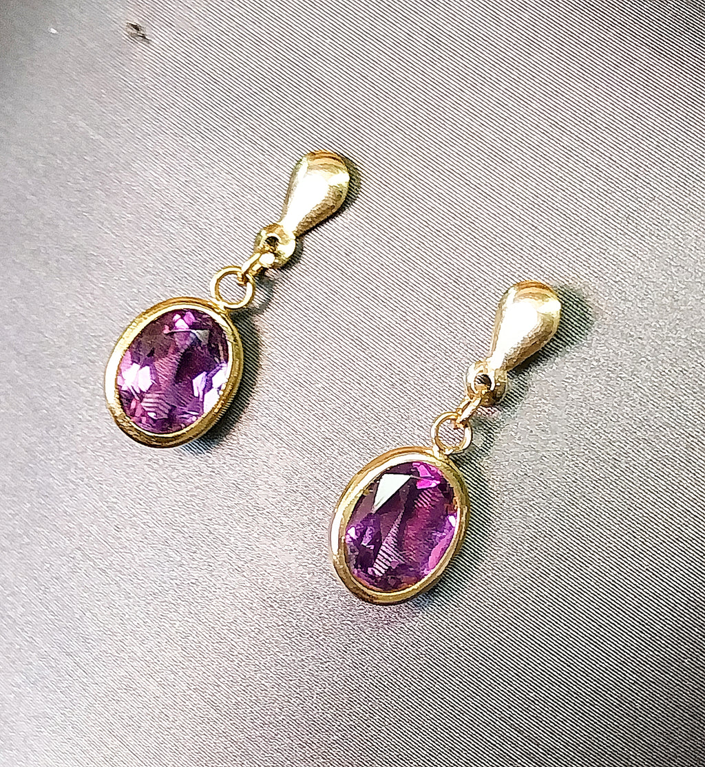 9ct GOLD Classic Amethyst Drop EARRINGS - 1.2g
