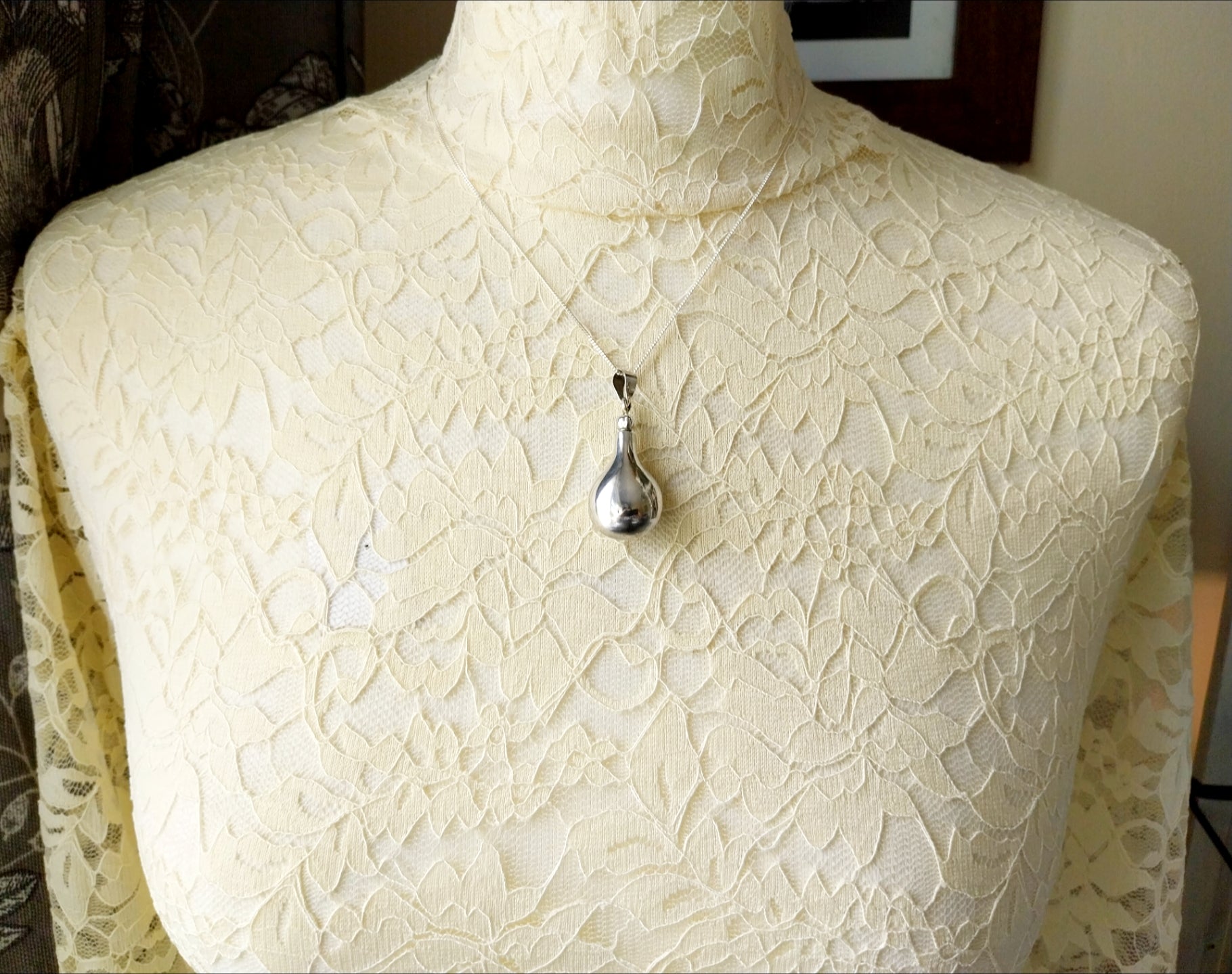 Teardrop Perfume Scent Bottle Pendant - Poison Locket (Sterling Silver) & 18" Chain - 7.1g