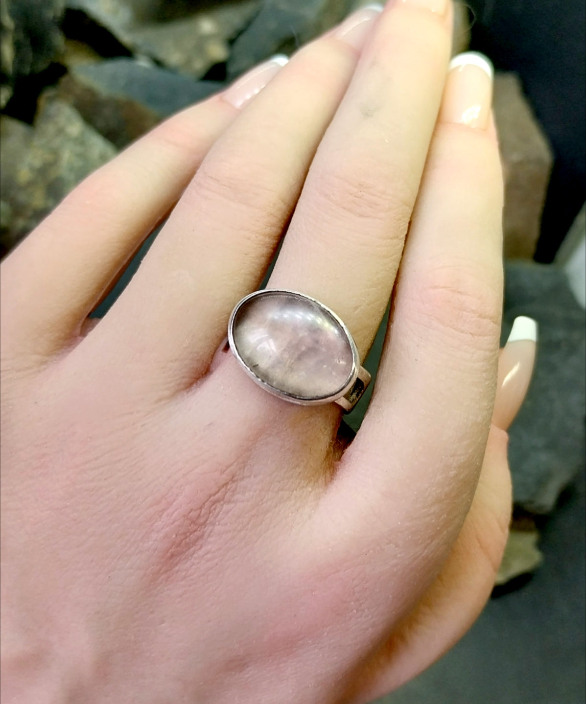 Hallmarked SILVER RING with Large Rose Quartz Stone - 1960s  Size P (7.5) - 6.6g