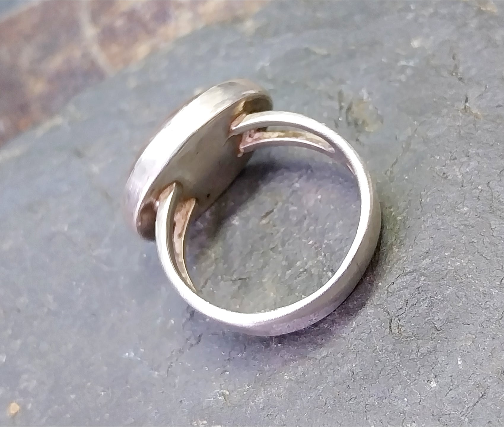 Hallmarked SILVER RING with Large Rose Quartz Stone - 1960s  Size P (7.5) - 6.6g