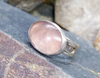 Hallmarked SILVER RING with Large Rose Quartz Stone - 1960s  Size P (7.5) - 6.6g