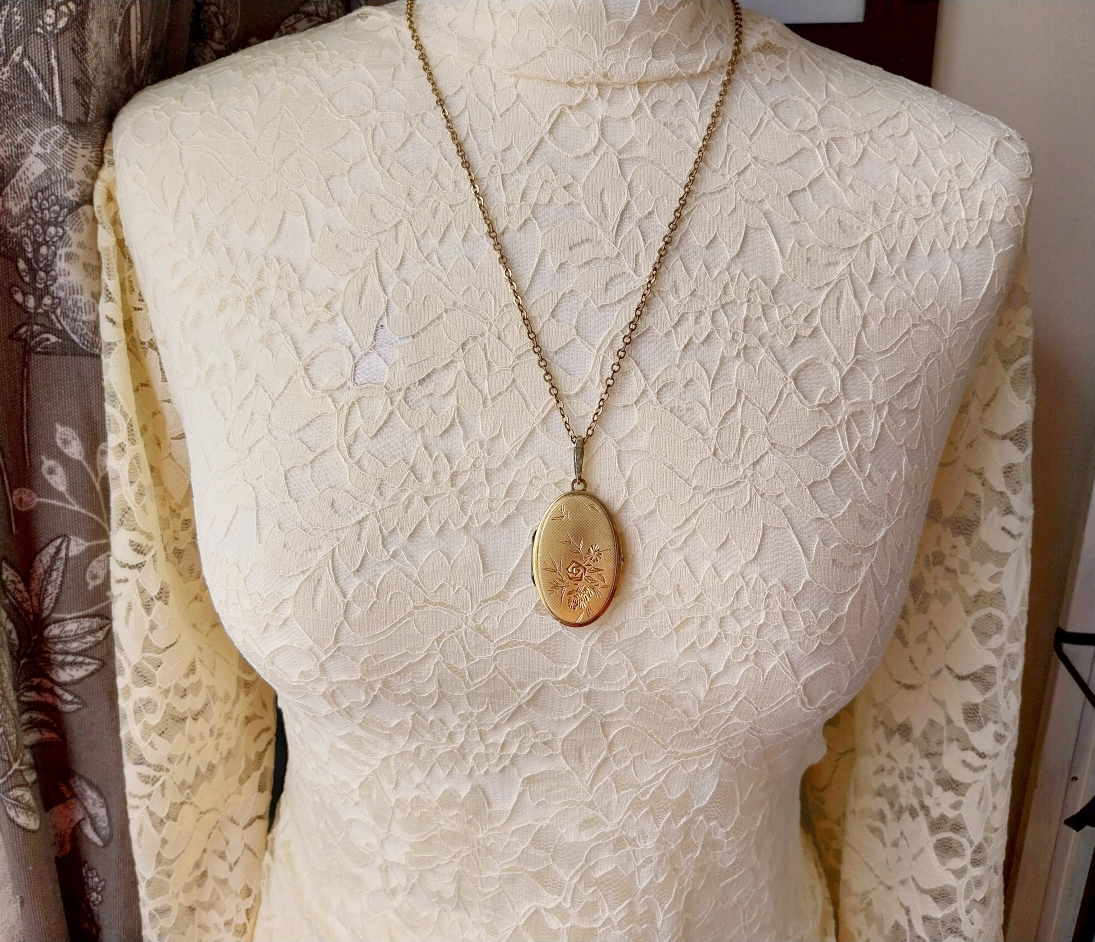 Large Vintage 14ct Rolled Gold LOCKET Necklace, on Long 24" Chain - 19.7g