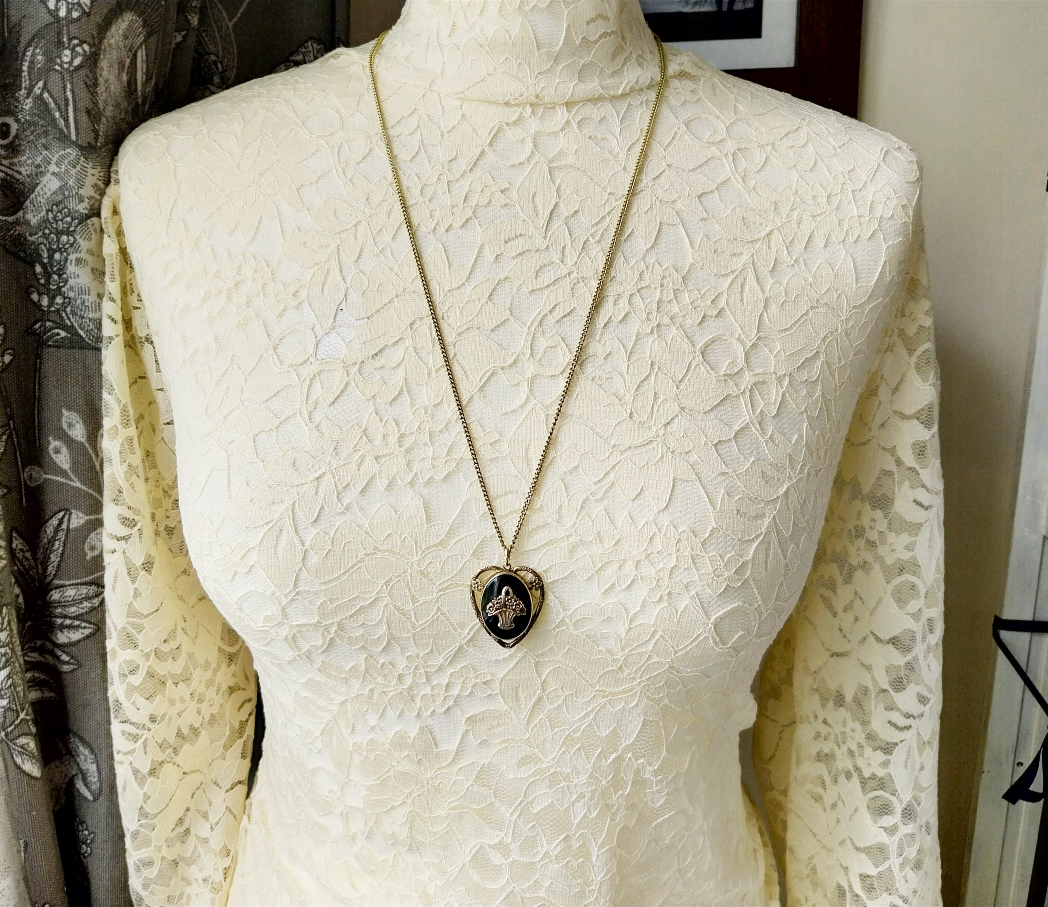 Vintage Black Enamelled Heart LOCKET Necklace - on 28" Chain - 13.5g