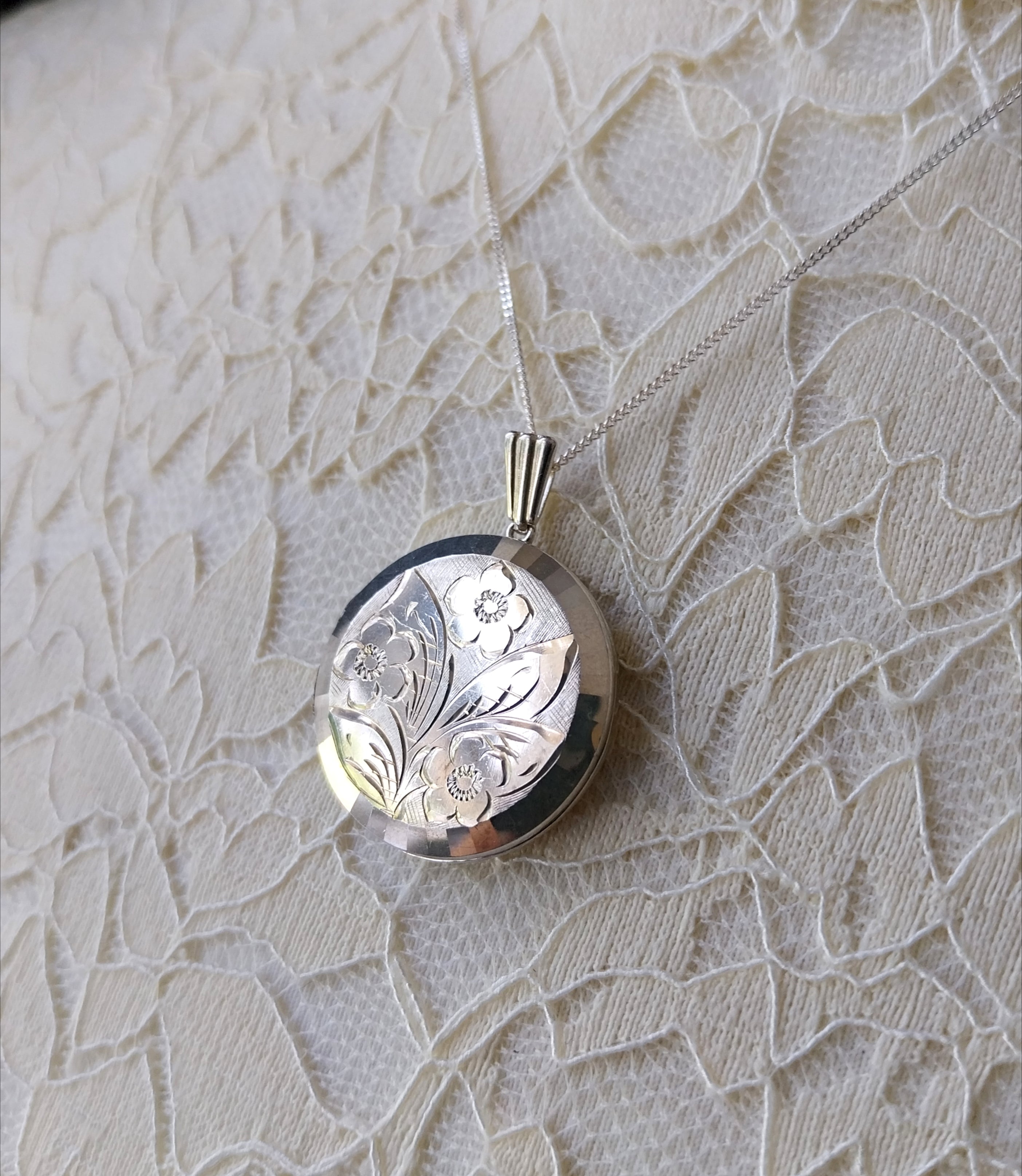 Vintage Georg Jensen SILVER LOCKET Necklace - Circle with 3 flowers on 18" Chain - 8.4g