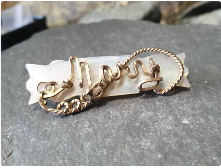 MOP MARY NAME BROOCH - Antique Mother of Pearl with Silver Wire Work - 3.2g