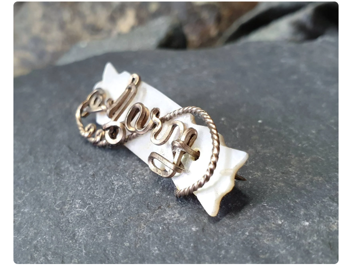 MOP MARY NAME BROOCH - Antique Mother of Pearl with Silver Wire Work - 3.2g