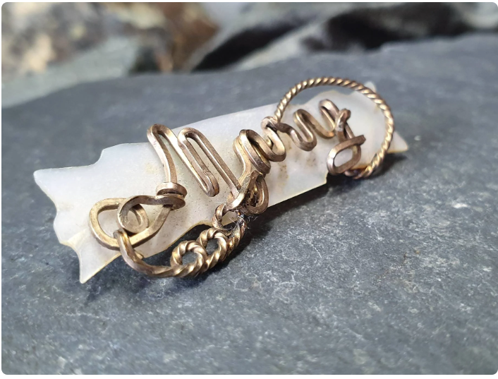 MOP MARY NAME BROOCH - Antique Mother of Pearl with Silver Wire Work - 3.2g