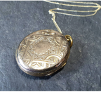 Antique 9ct GOLD LOCKET NECKLACE with Enamelled pattern & 18' Chain - 8.3g