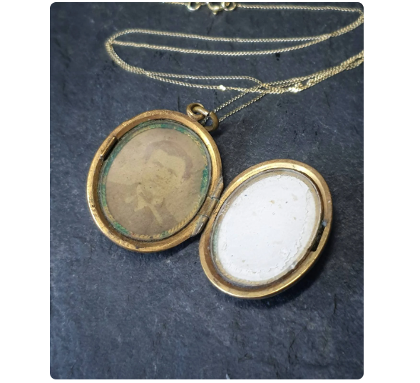 Antique 9ct GOLD LOCKET NECKLACE with Enamelled pattern & 18' Chain - 8.3g