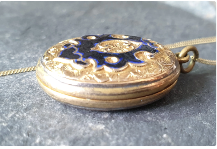 Antique 9ct GOLD LOCKET NECKLACE with Enamelled pattern & 18' Chain - 8.3g