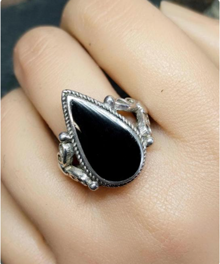 SILVER TEARDROP RING - Jet Black Onyx Stone - Size uk R ( usa 8.5) - 8.7g