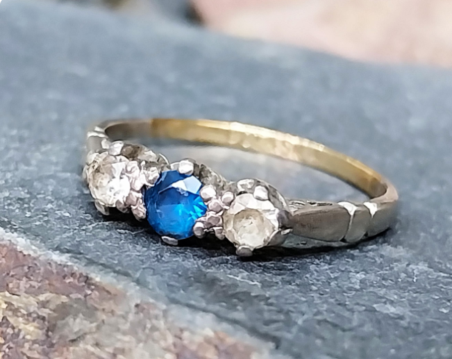 Vintage Art Deco 9ct Gold & Silver BLUE Stone Ring - Size uk M (us 6) - 1.4g