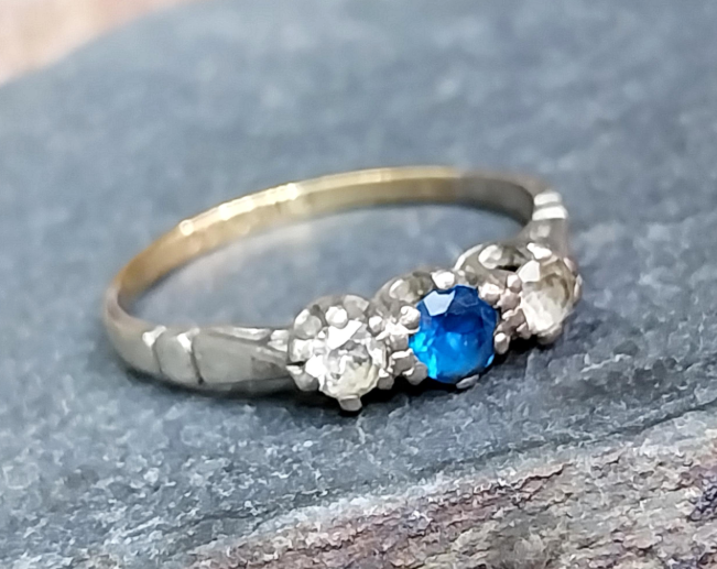 Vintage Art Deco 9ct Gold & Silver BLUE Stone Ring - Size uk M (us 6) - 1.4g