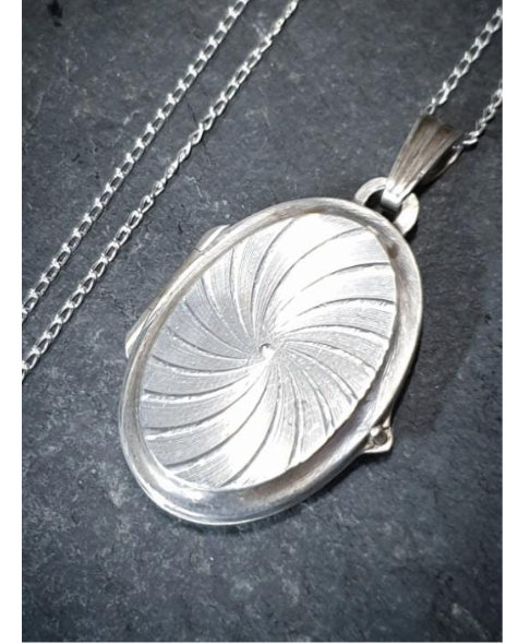 Sterling Silver Spiral OVAL LOCKET Necklace with 18" Chain - 6.8g