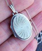 Sterling Silver Spiral OVAL LOCKET Necklace with 18" Chain - 6.8g