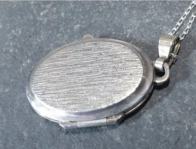 Sterling Silver Spiral OVAL LOCKET Necklace with 18" Chain - 6.8g