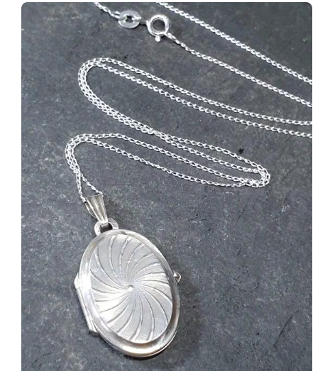 Sterling Silver Spiral OVAL LOCKET Necklace with 18" Chain - 6.8g